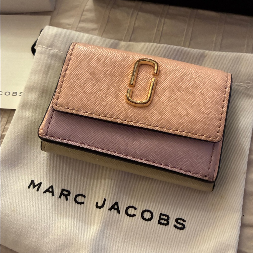 NEW Marc Jacobs Wallet - Picture 3 of 8